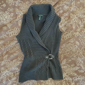 Sweater vest w/buckle closure